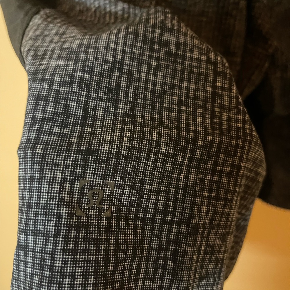 Flawed Lululemon The Short Men’s Size Large Have One Hole - Picture 6 of 9